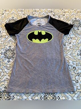 Under Armour Women’s Small Fitted Heat Gear Batman Logo Shirt Small Unisex